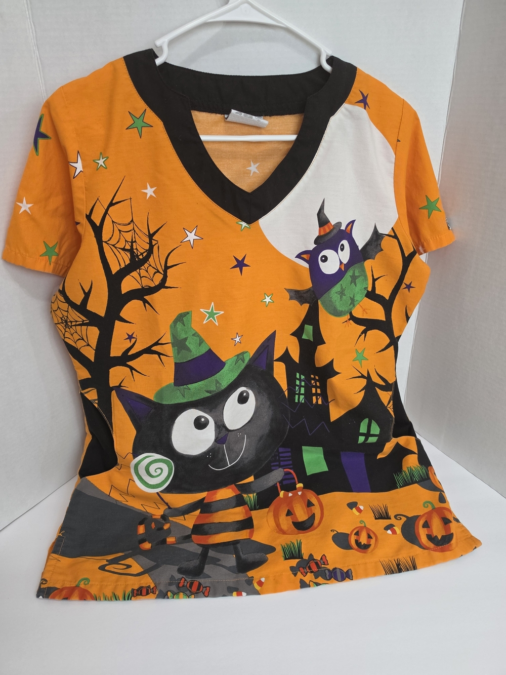 UA Scrubs Orange Halloween Cat & Owl V-Neck Top